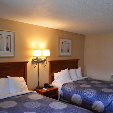 Hyannis Host Inn Экстерьер фото
