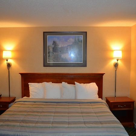 Hyannis Host Inn Экстерьер фото