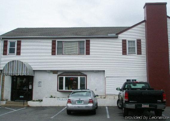 Hyannis Host Inn Экстерьер фото