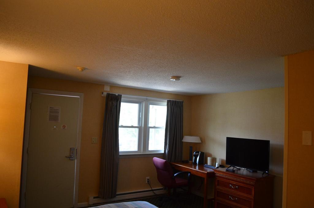 Hyannis Host Inn Экстерьер фото