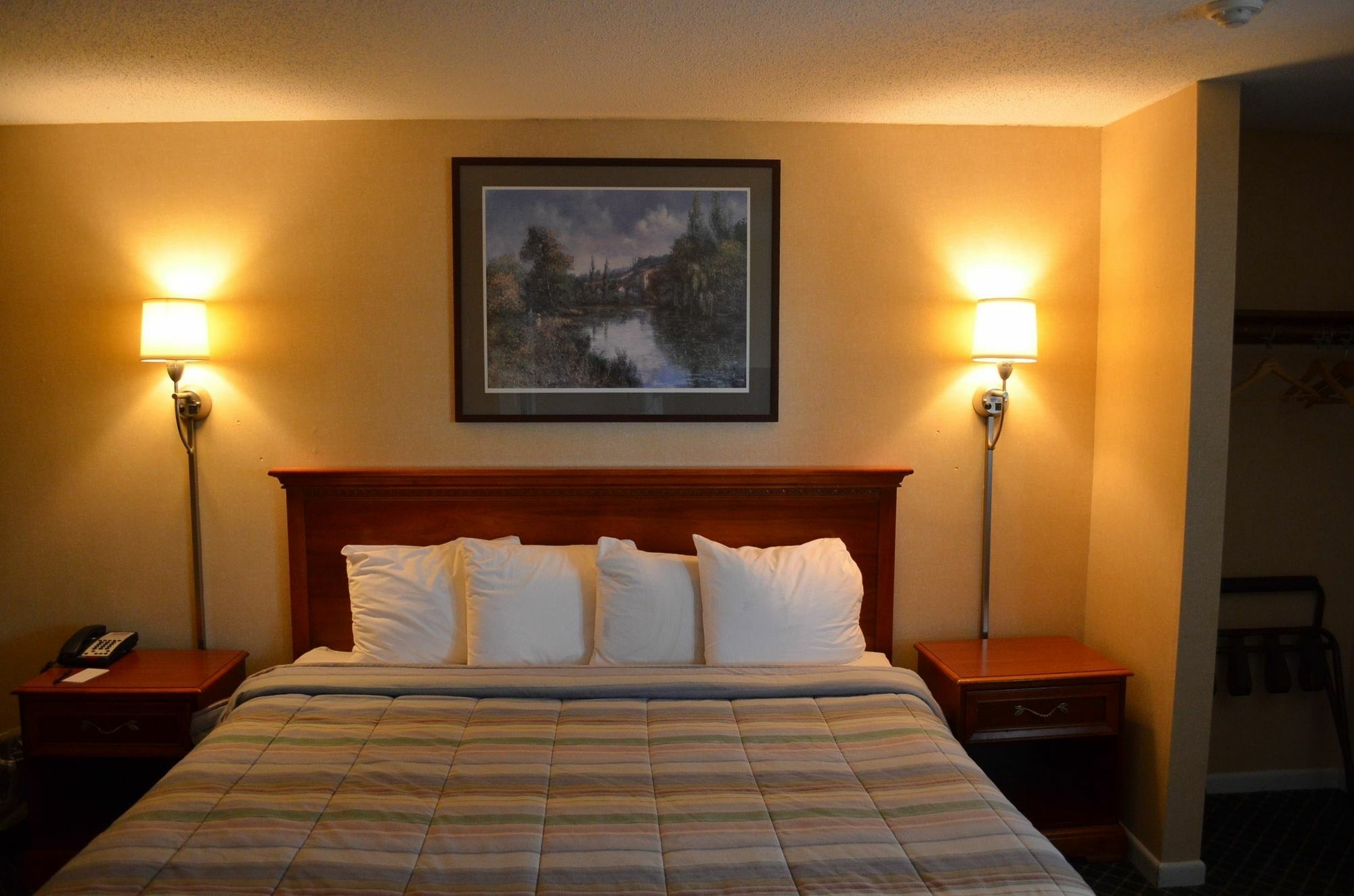 Hyannis Host Inn Экстерьер фото
