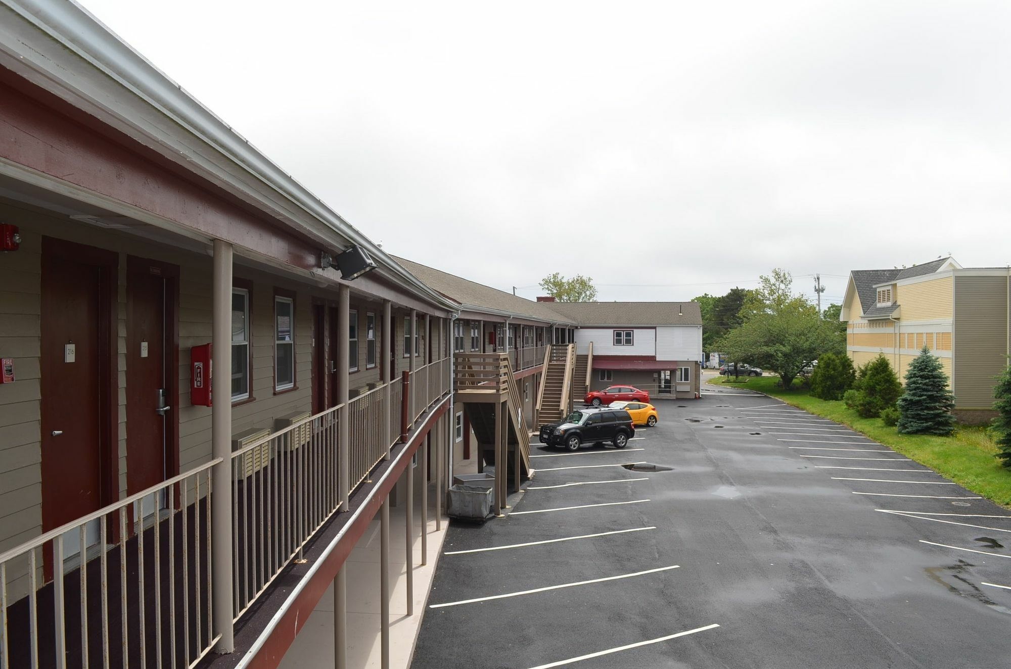 Hyannis Host Inn Экстерьер фото